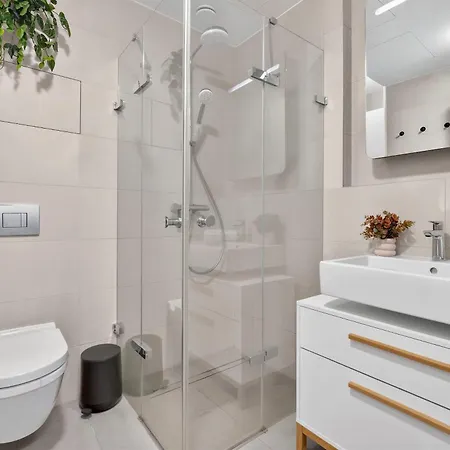 Апартаменты Sky Park Elegant Living - Balcony & Views *