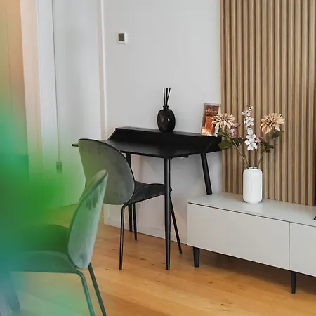 Апартаменты Sky Park Elegant Living - Balcony & Views